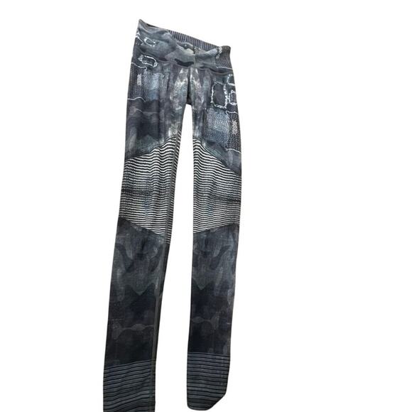 Niyama Sol camo leggings size small distressed jean look stretchy yoga feel - Picture 1 of 7